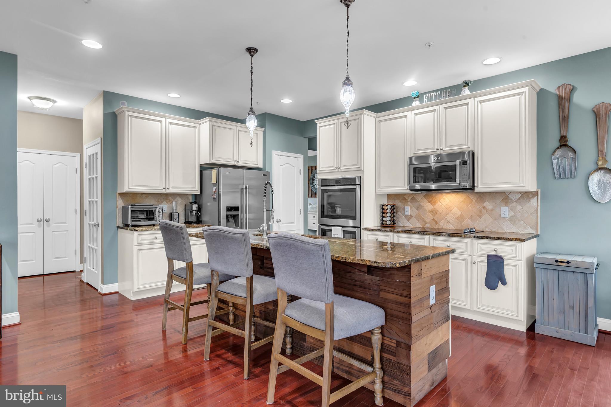 LAKE SHORE - Residential