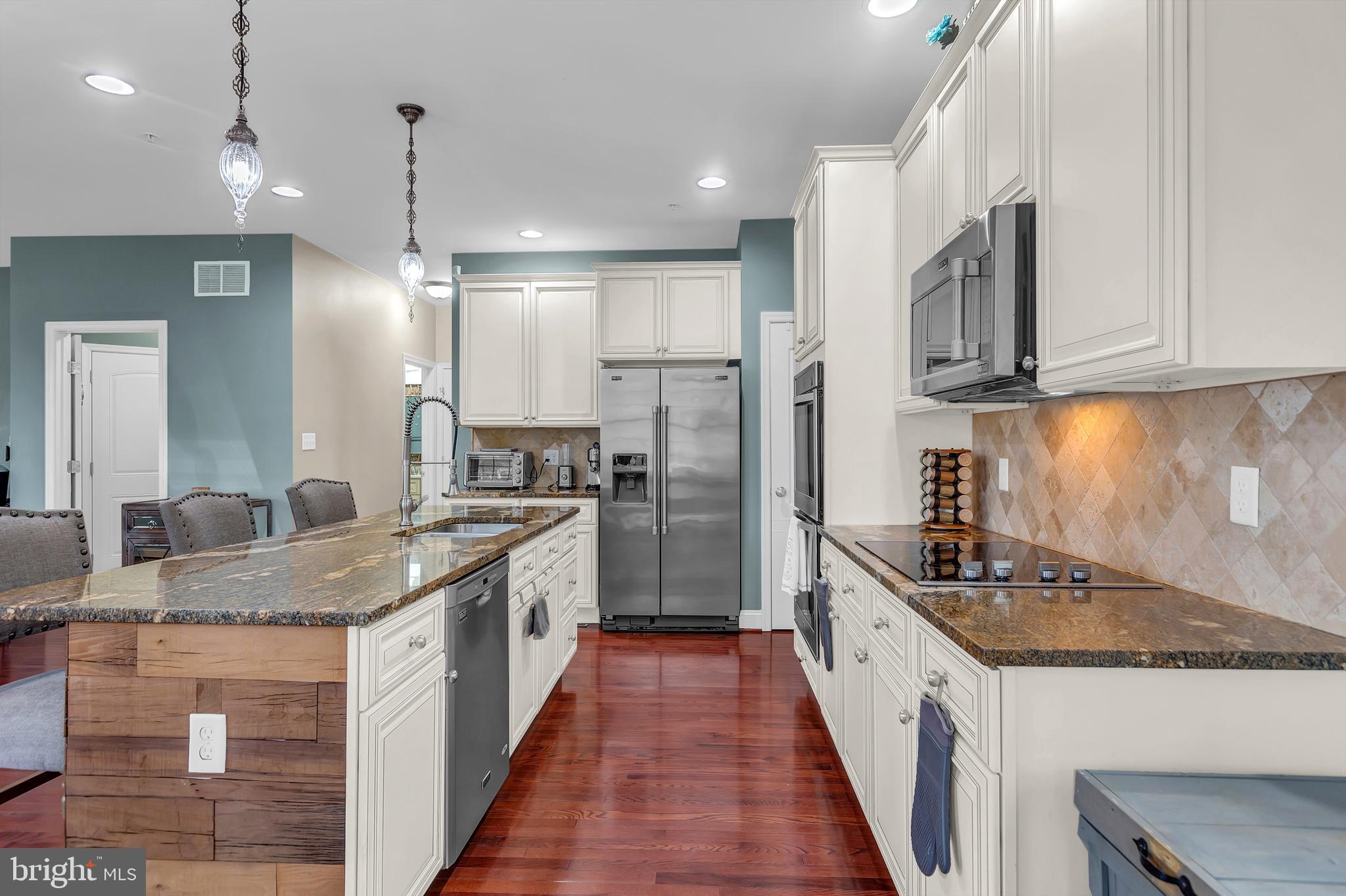 LAKE SHORE - Residential