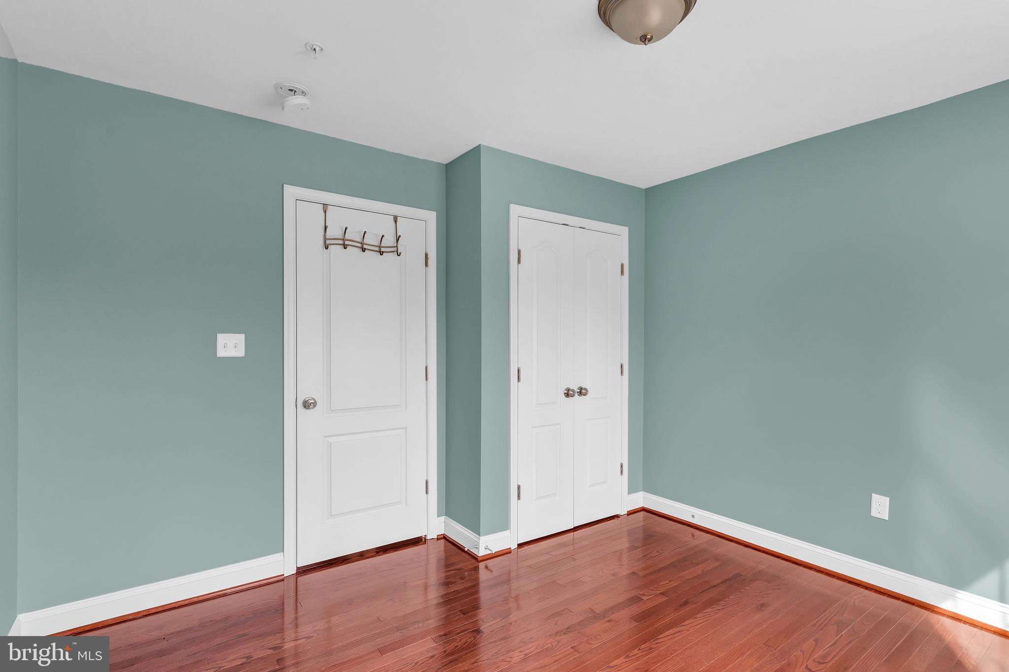 LAKE SHORE - Residential