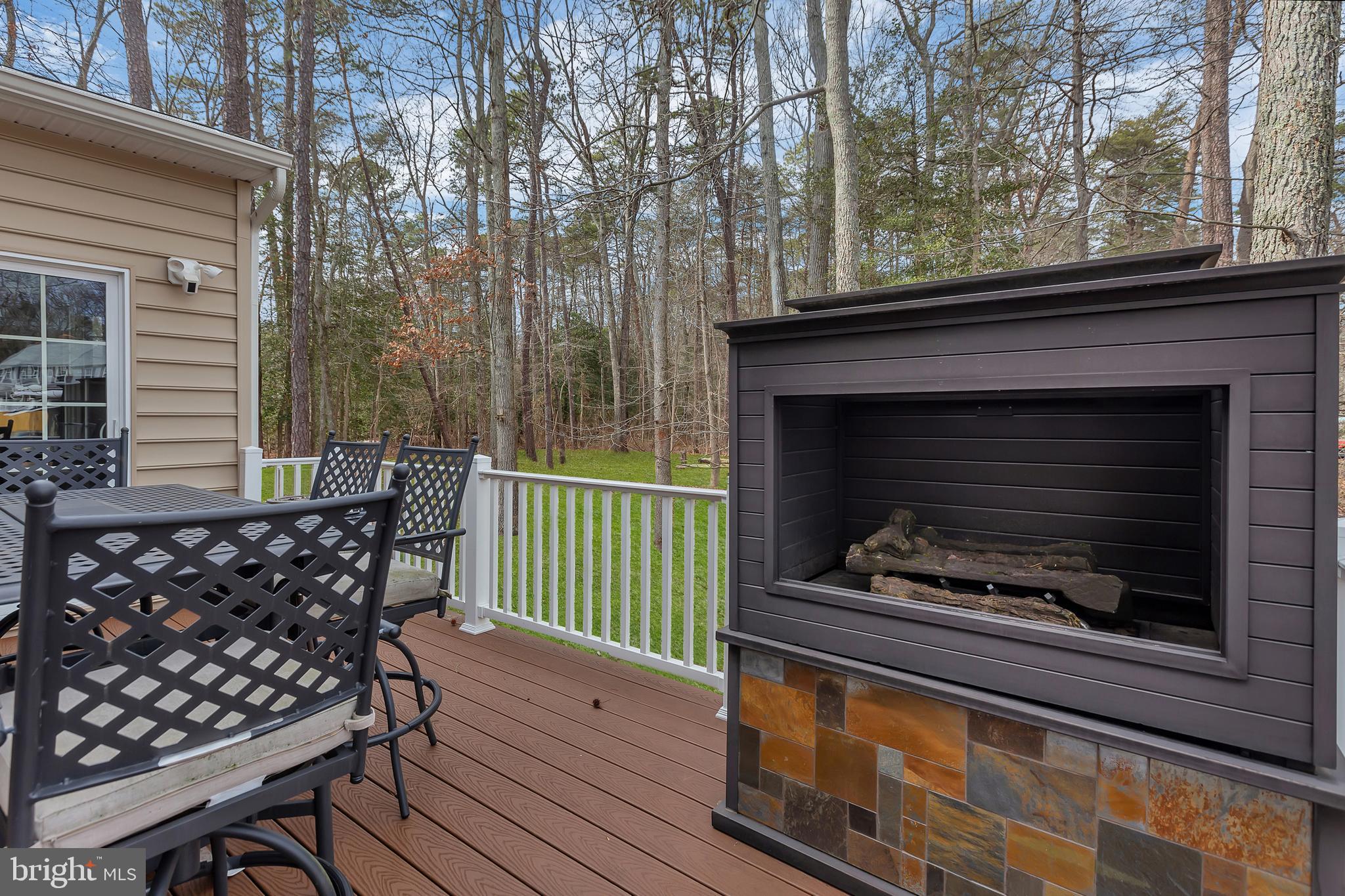 LAKE SHORE - Residential