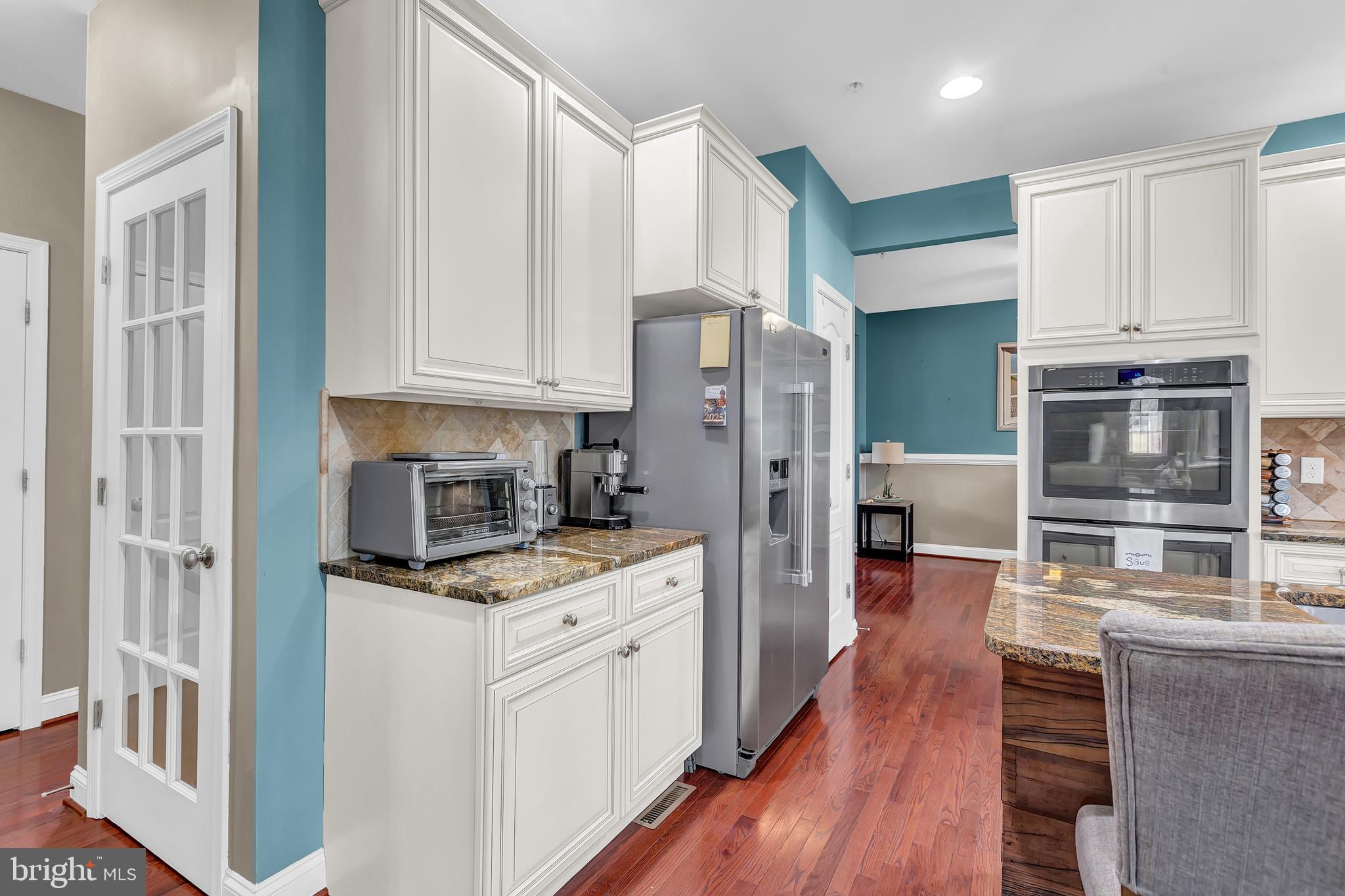 LAKE SHORE - Residential