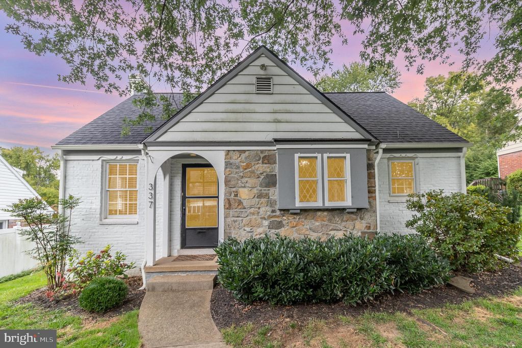 Photo of 337 Abbeyville Road, Lancaster, PA 17603 (MLS # PALA2041324)