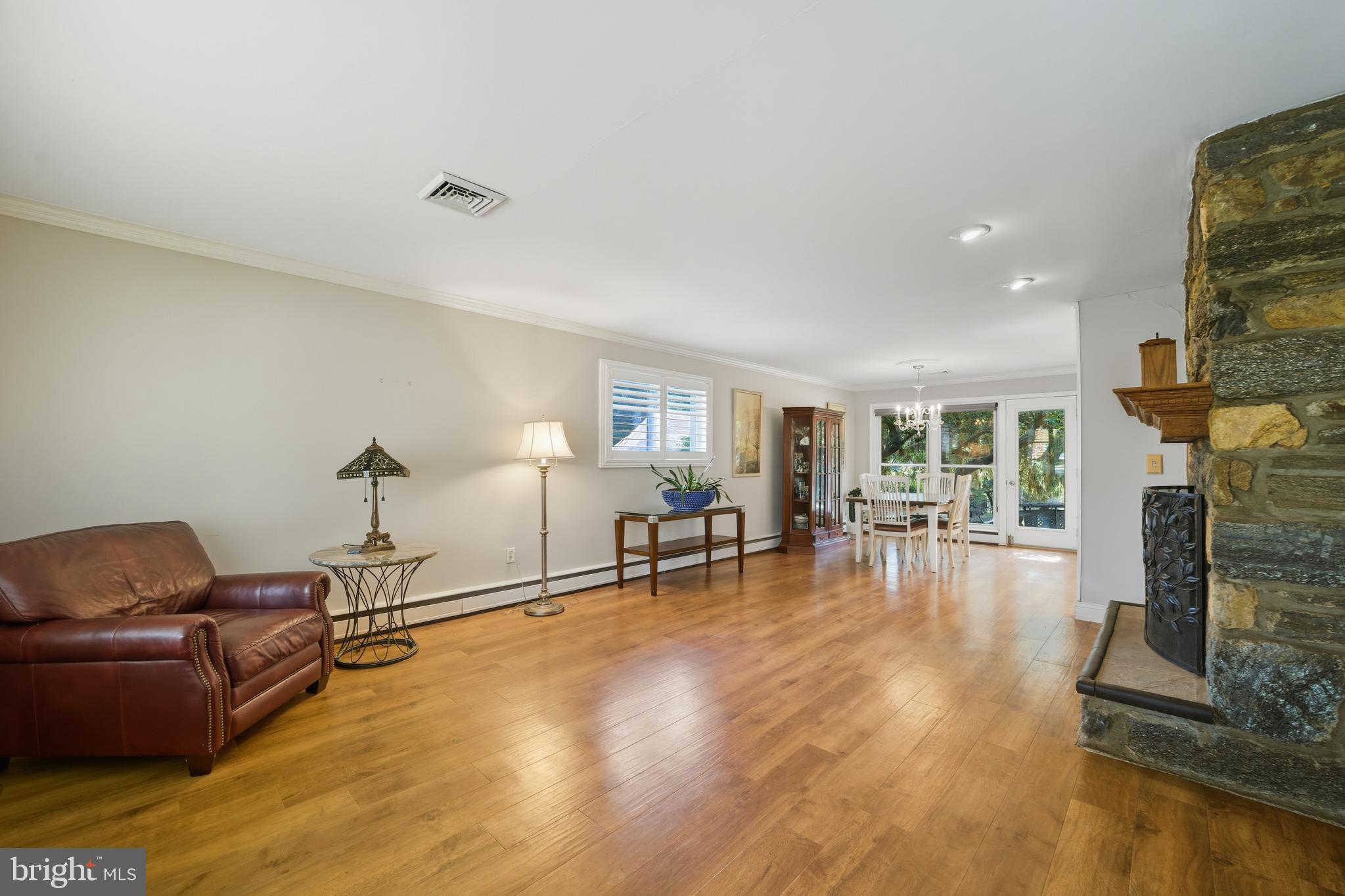 328 W CONESTOGA ROAD