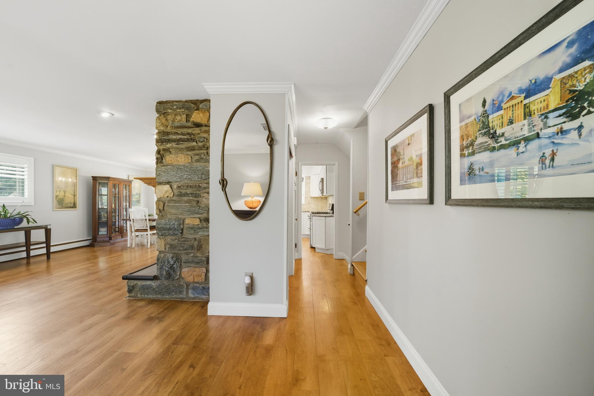 328 W CONESTOGA ROAD