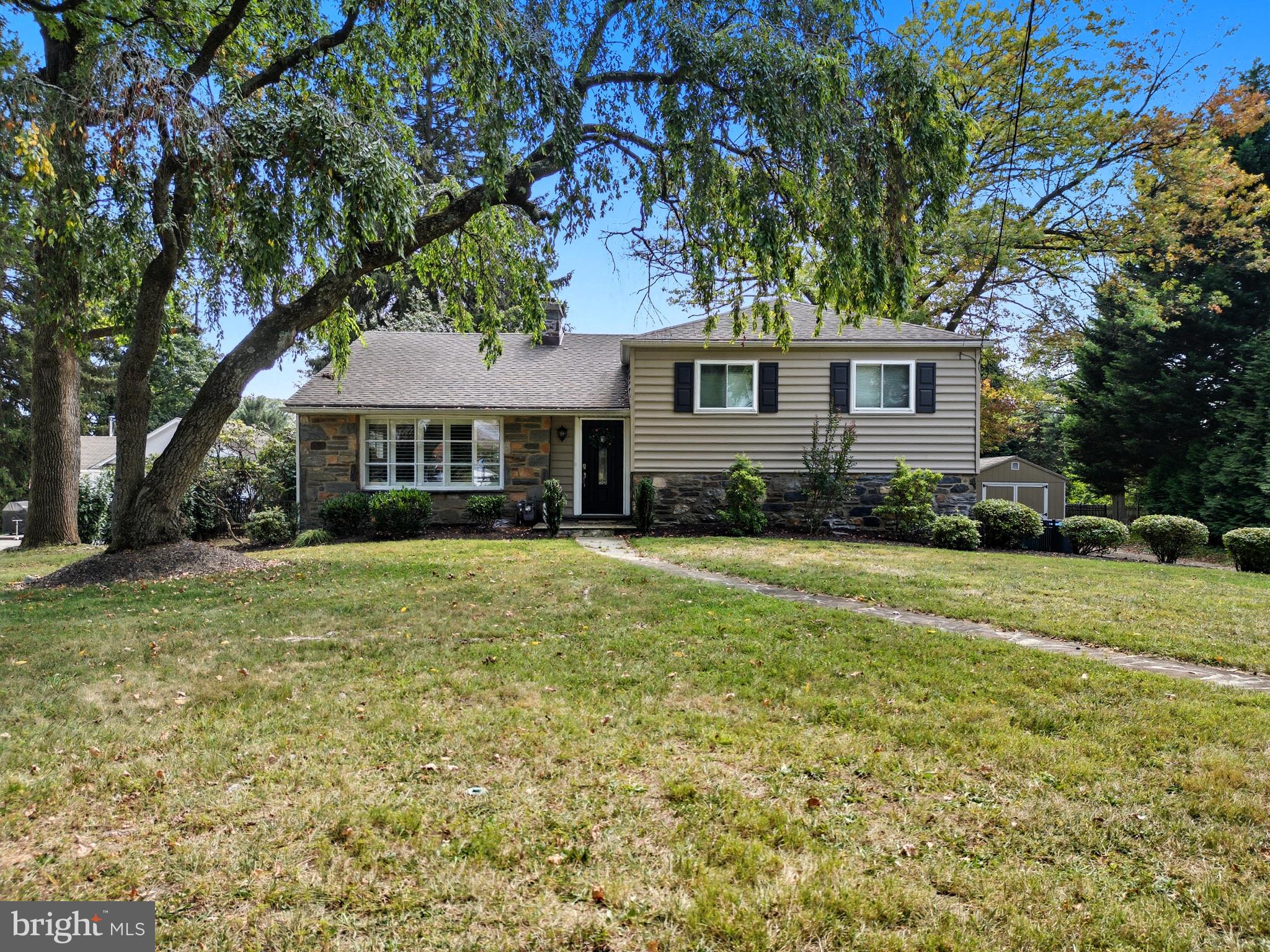 328 W CONESTOGA ROAD