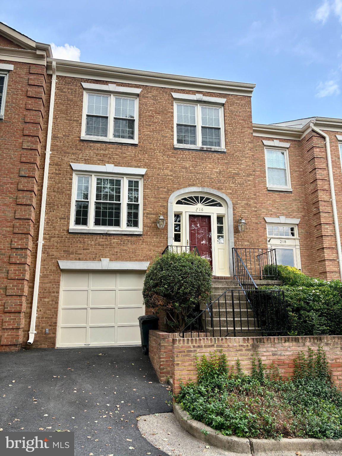 216 GRETNA GREEN COURT