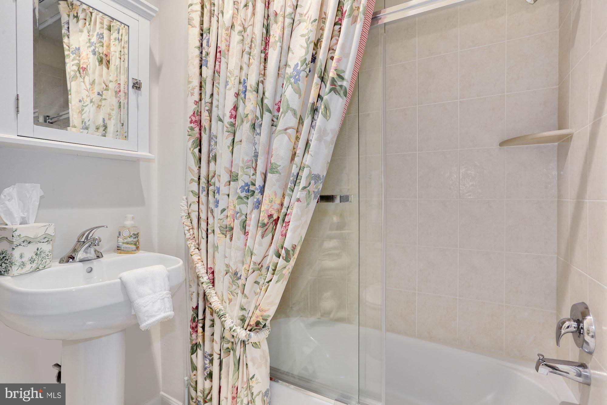 CHATHAM SQUARE - Residential