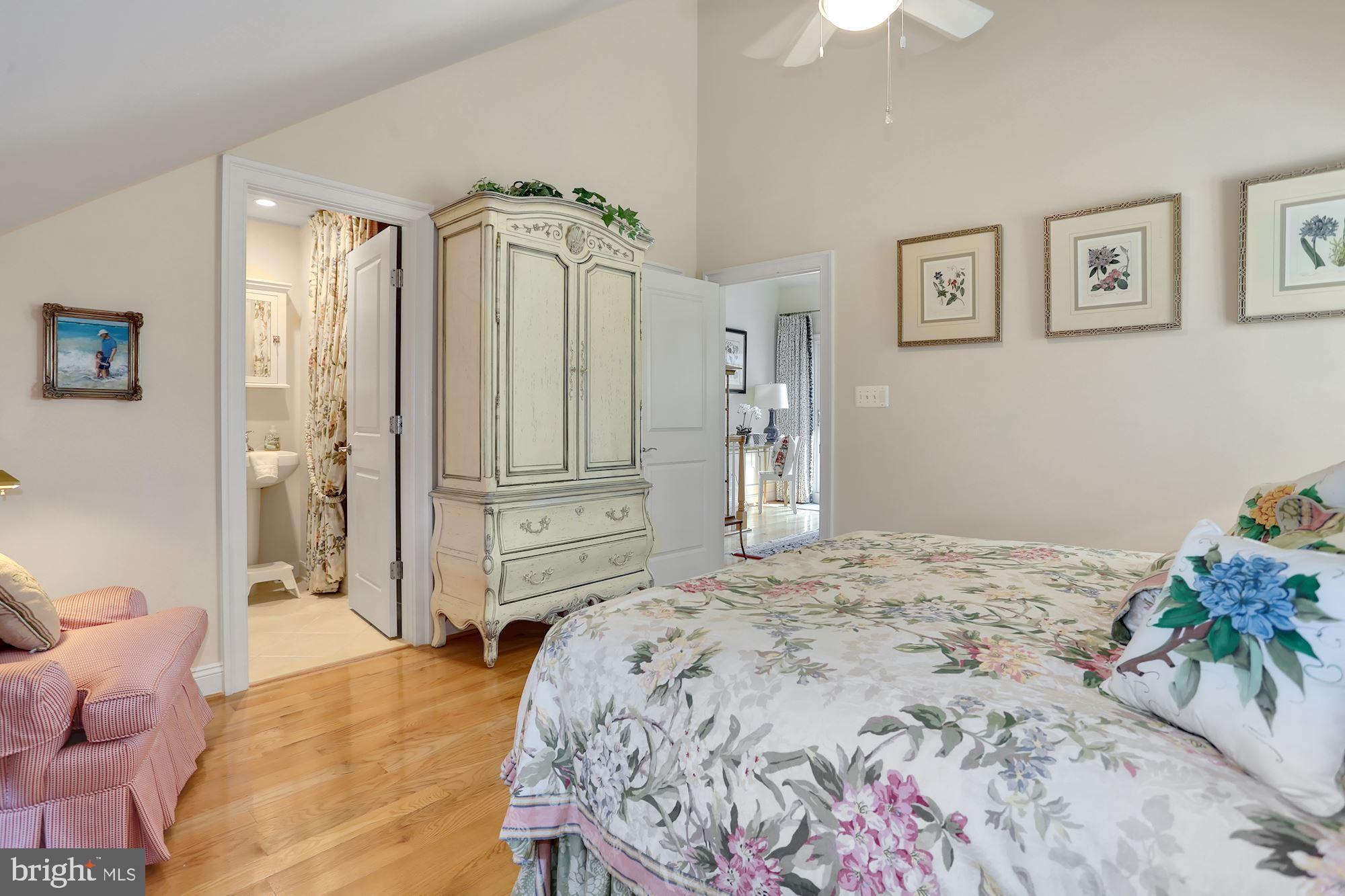 CHATHAM SQUARE - Residential