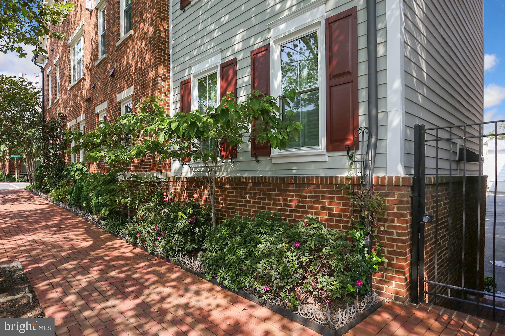 CHATHAM SQUARE - Residential