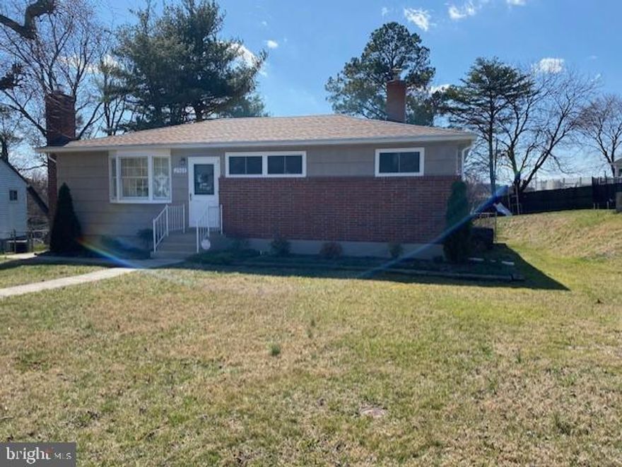 Beautifully maintained 4 bedroom 1 bath rancher on a landscaped fenced back yard. Tenant must have a minimum credit score of 680 and pass a clean background check.  Easy to apply with the "rent spree" app.