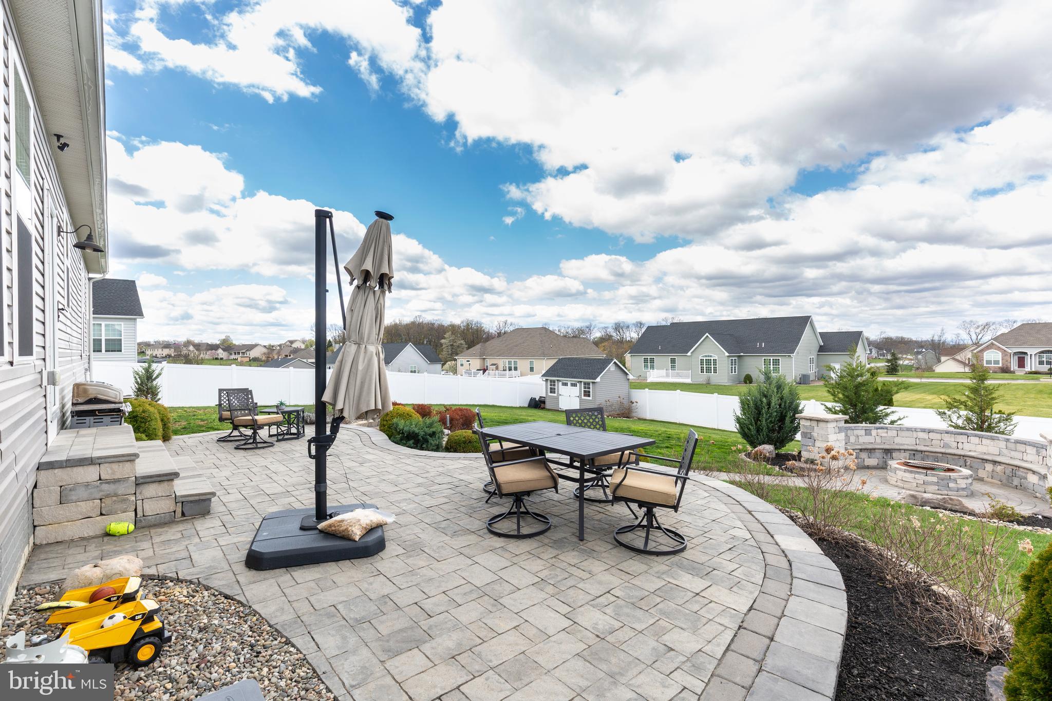 THORNBURY HUNT - Residential