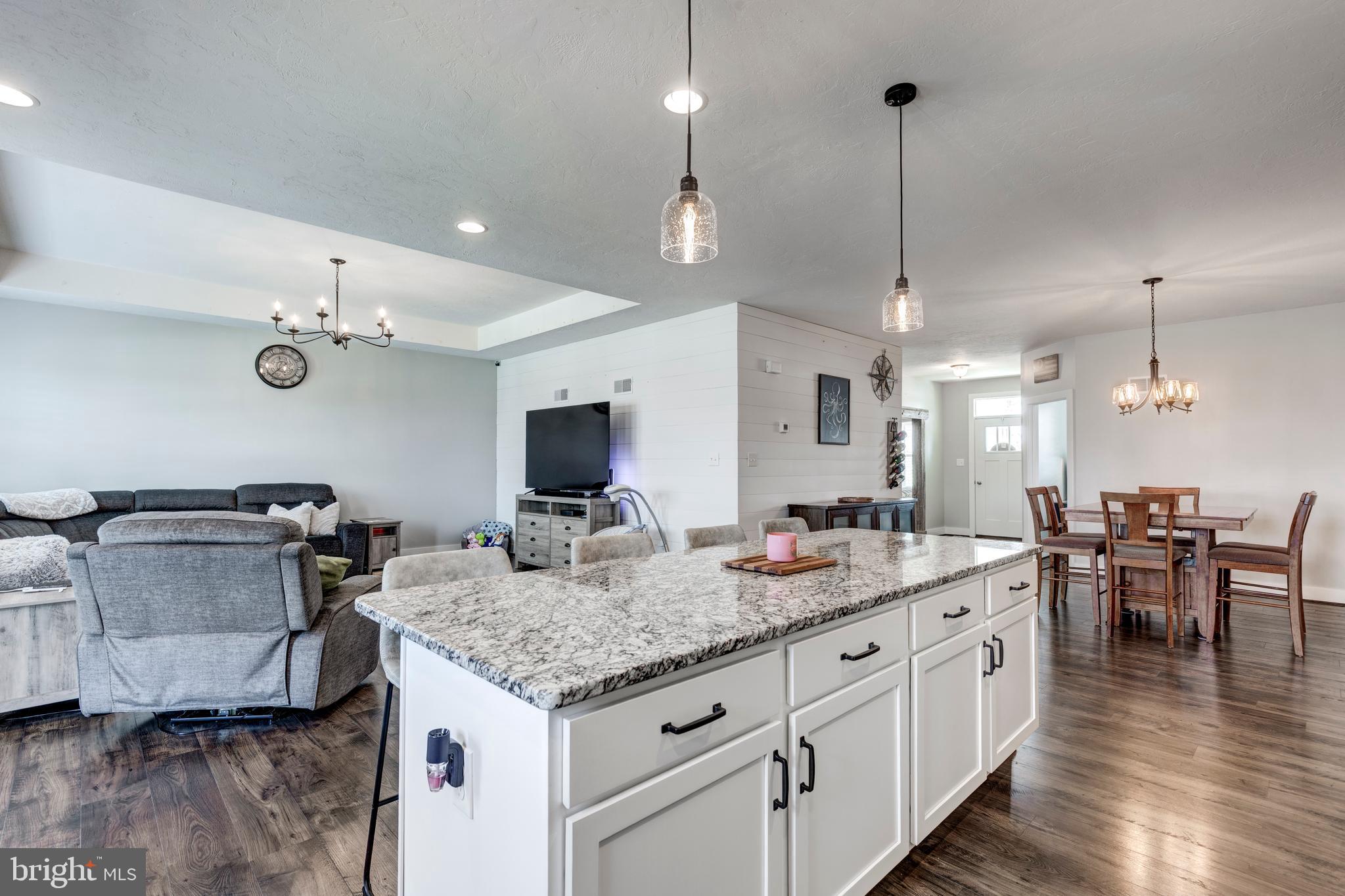 THORNBURY HUNT - Residential