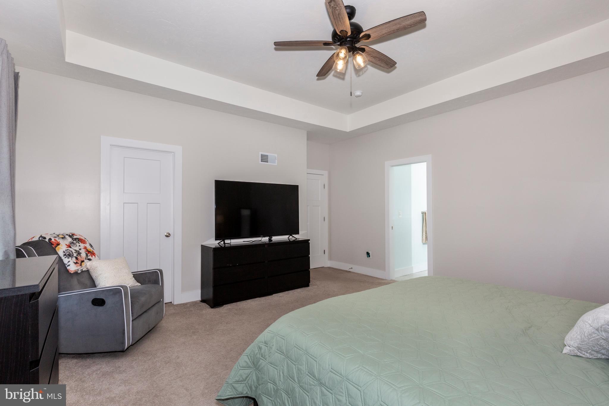 THORNBURY HUNT - Residential