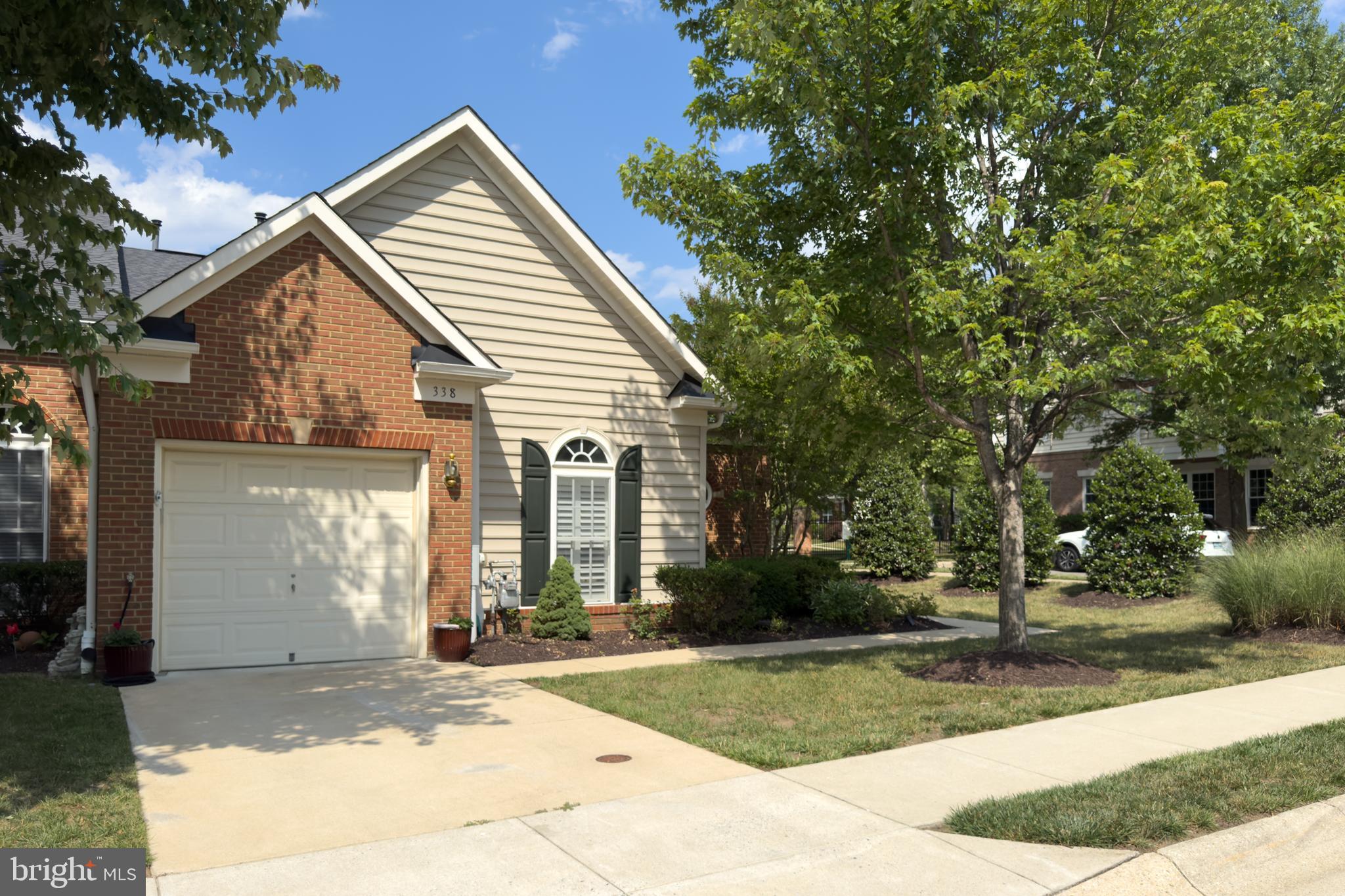 338 HAMLET CIRCLE