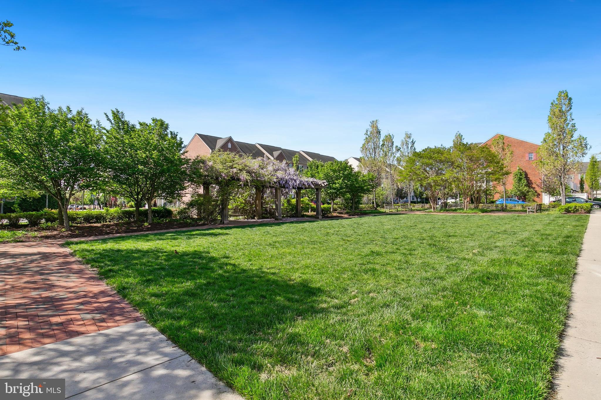 HOWARD SQUARE - Residential