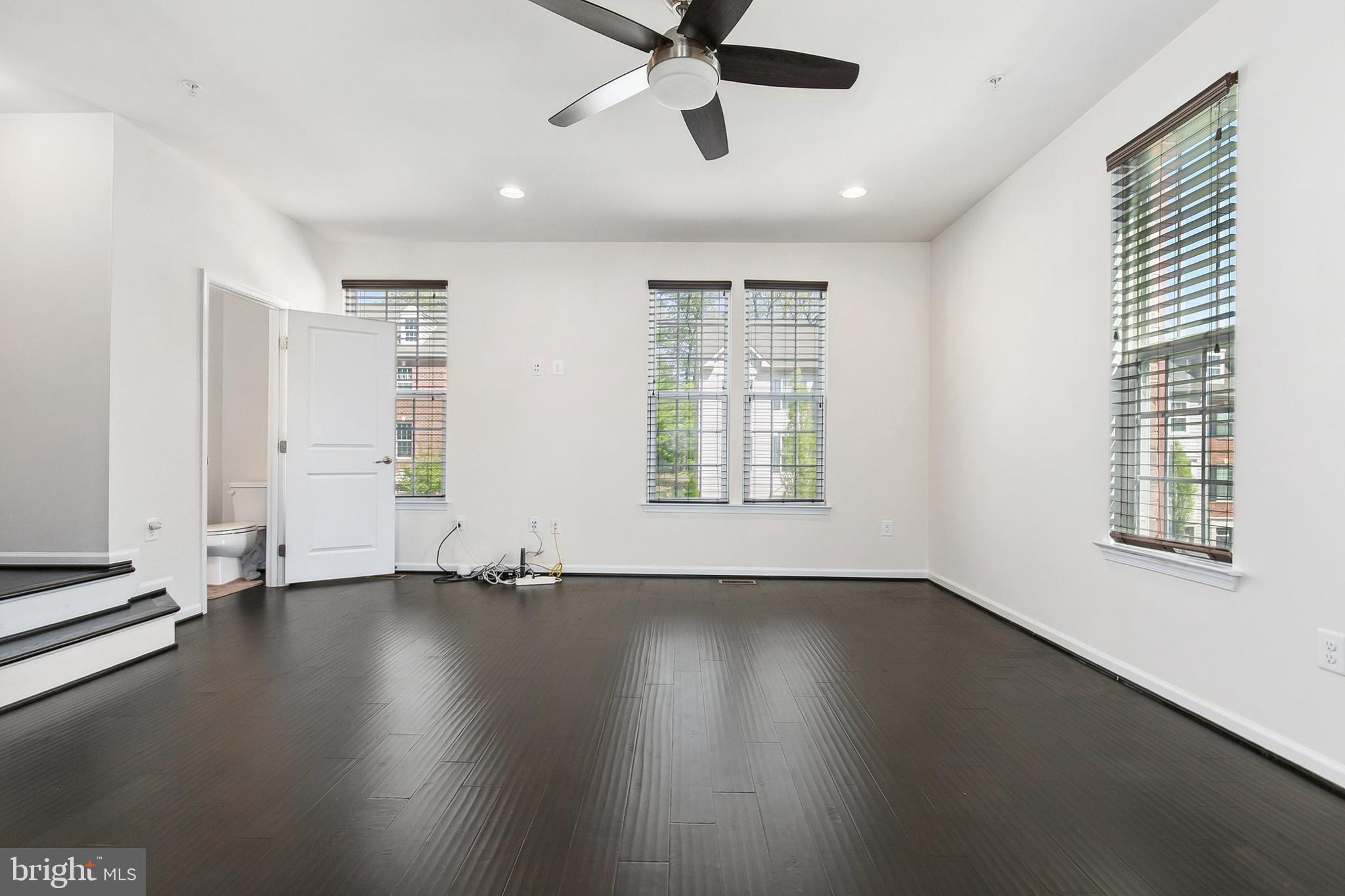 HOWARD SQUARE - Residential