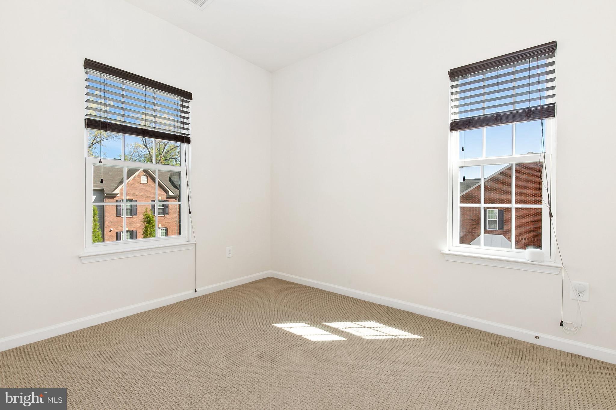 HOWARD SQUARE - Residential