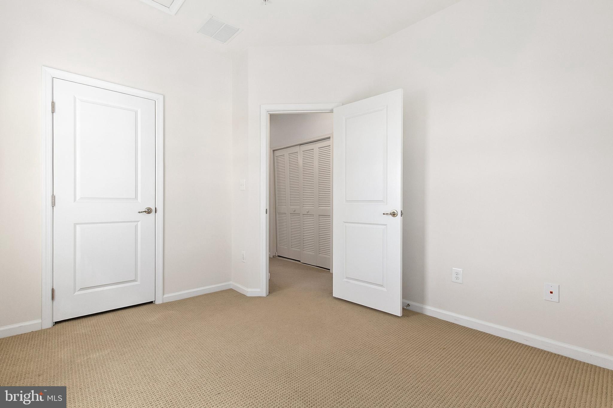 HOWARD SQUARE - Residential