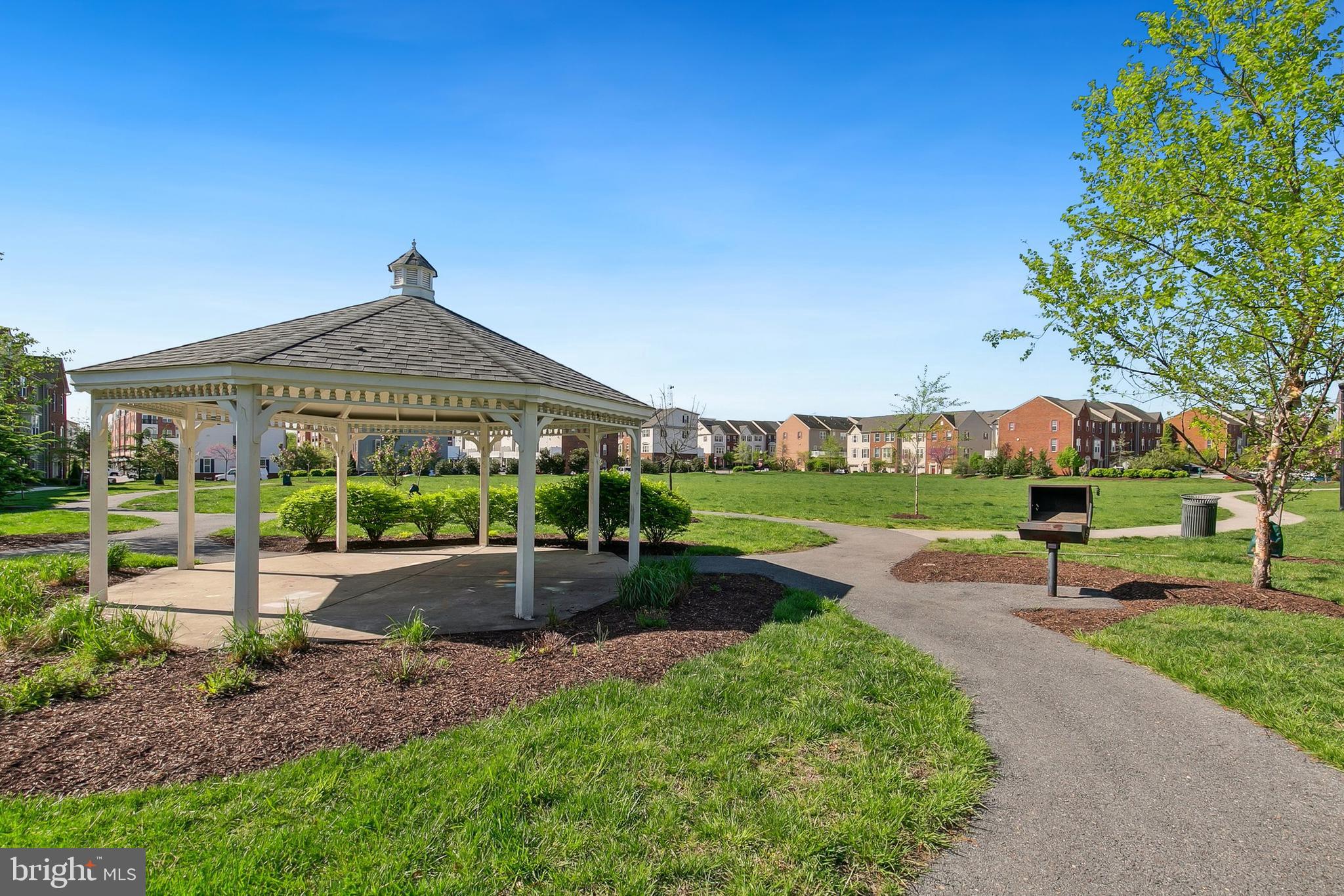 HOWARD SQUARE - Residential