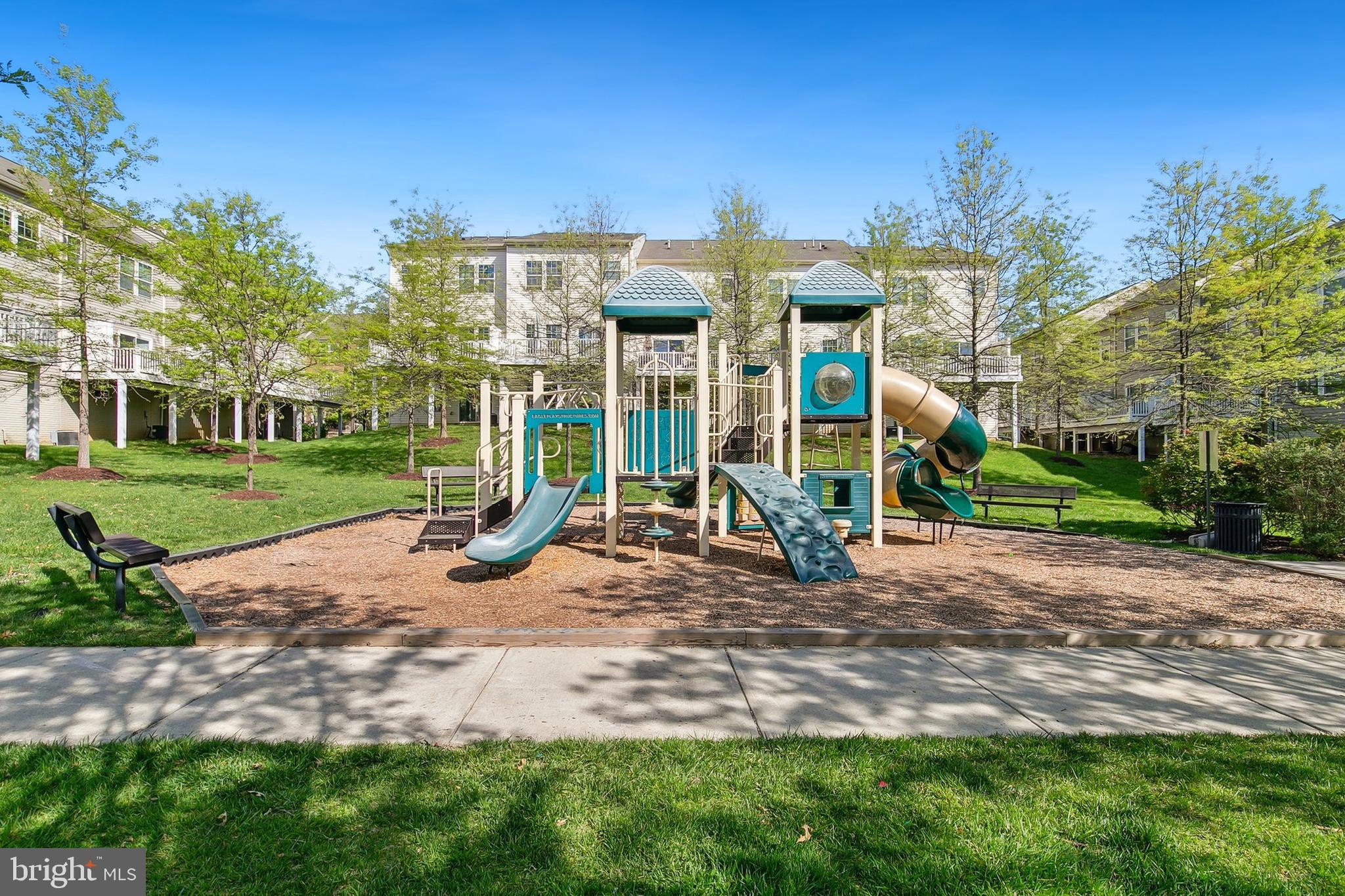 HOWARD SQUARE - Residential