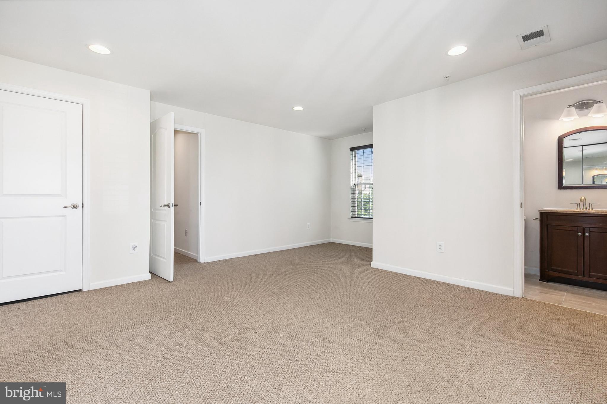 HOWARD SQUARE - Residential