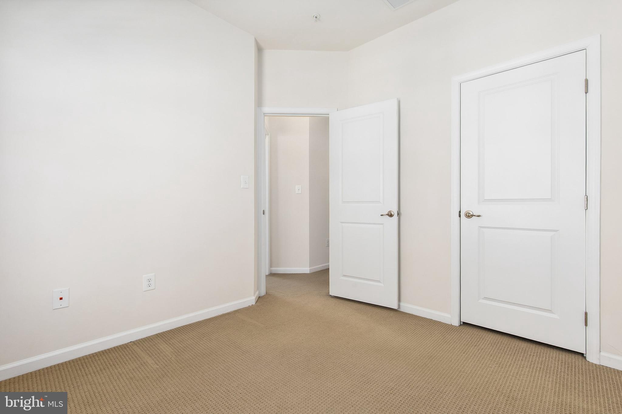 HOWARD SQUARE - Residential