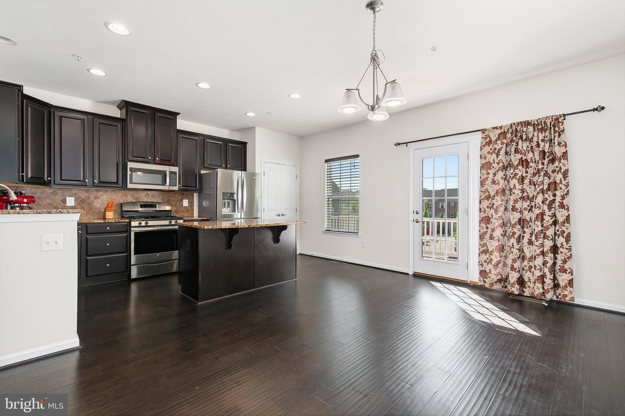 HOWARD SQUARE - Residential