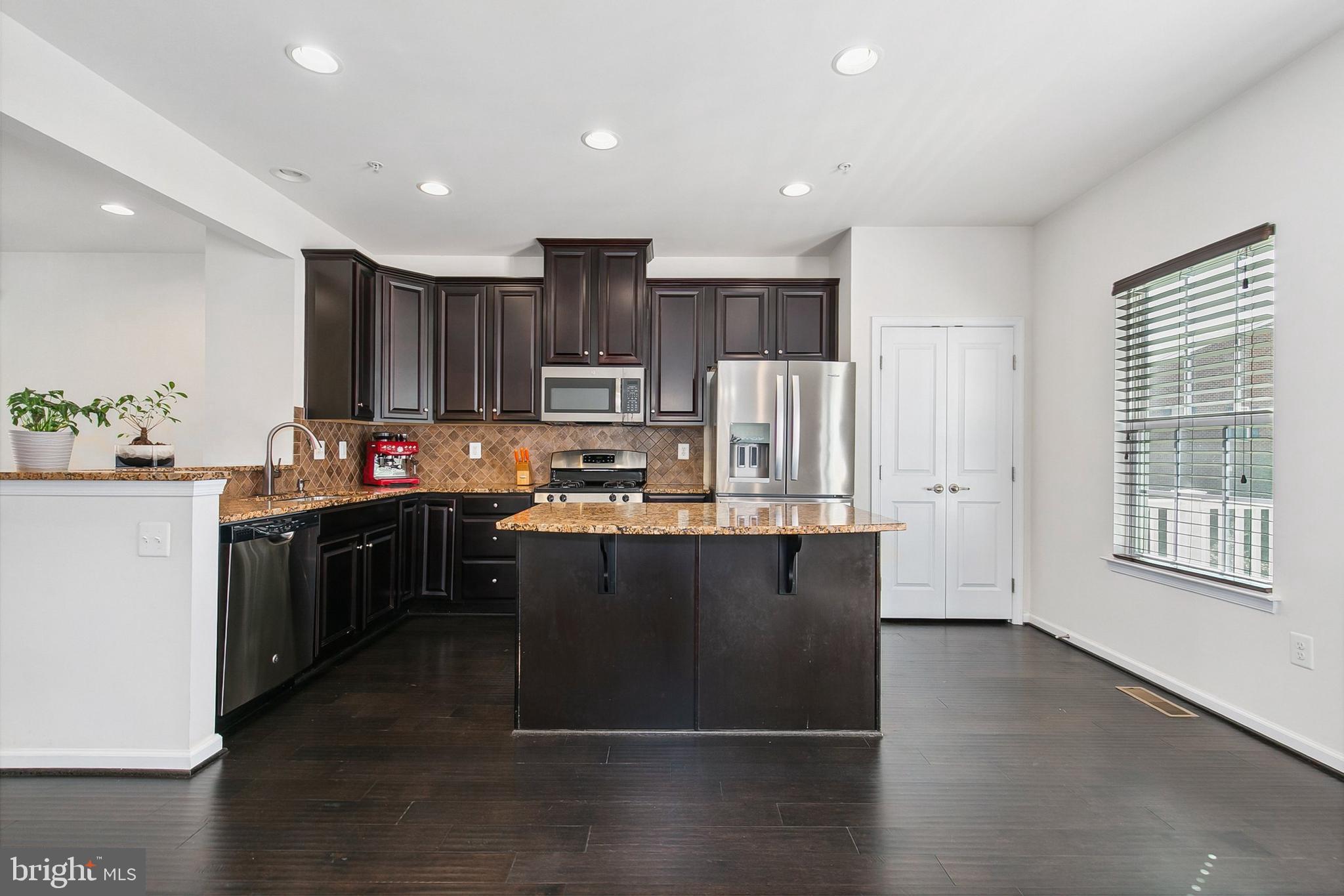 HOWARD SQUARE - Residential