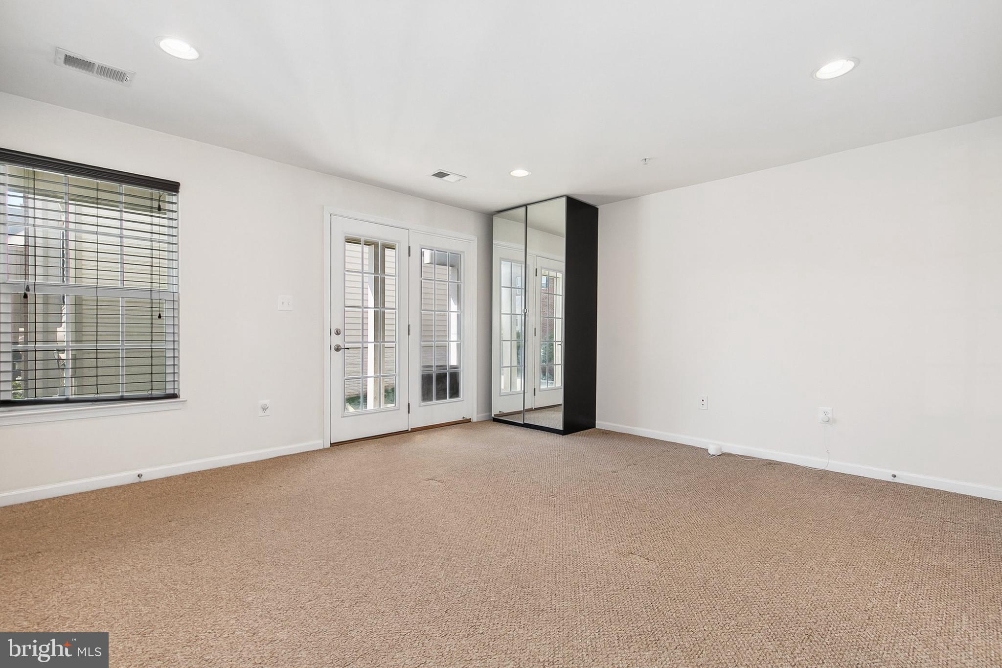 HOWARD SQUARE - Residential