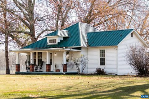 22 QUARTER LN BUCKINGHAM VA 23921