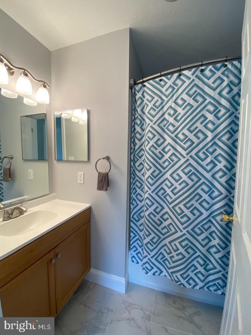 VICTORIA CROSSINGS AT MANCHESTER LAKES - Residential Lease