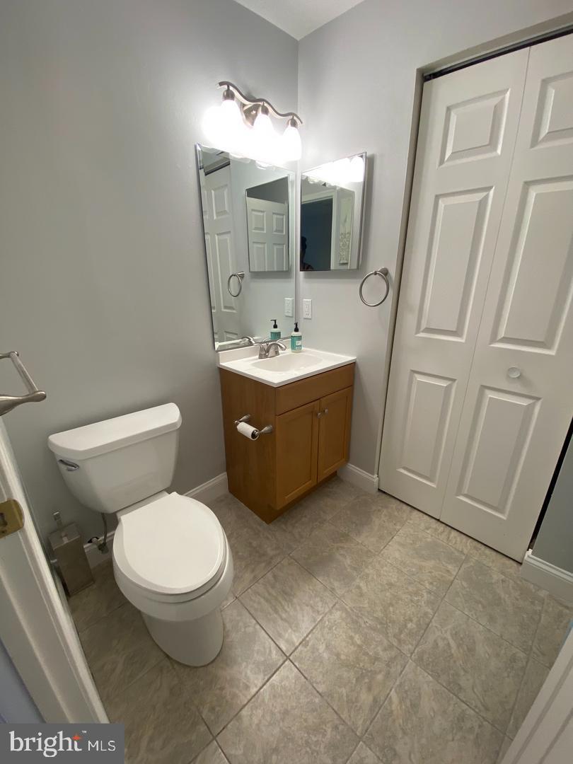 VICTORIA CROSSINGS AT MANCHESTER LAKES - Residential Lease