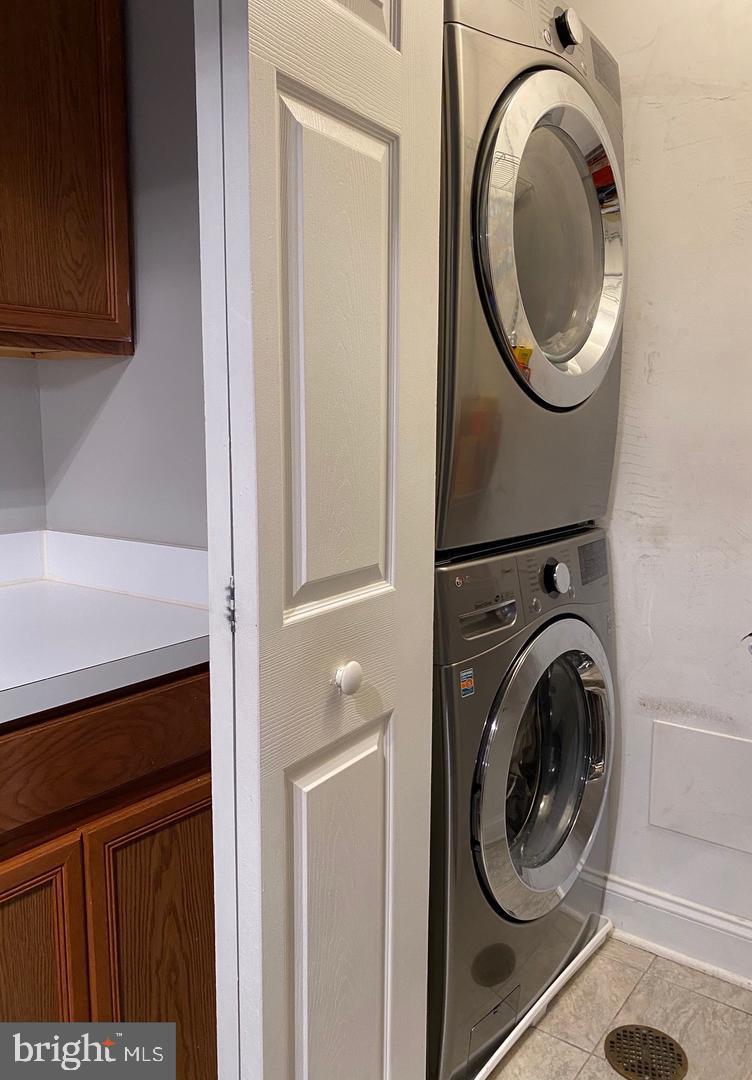 VICTORIA CROSSINGS AT MANCHESTER LAKES - Residential Lease