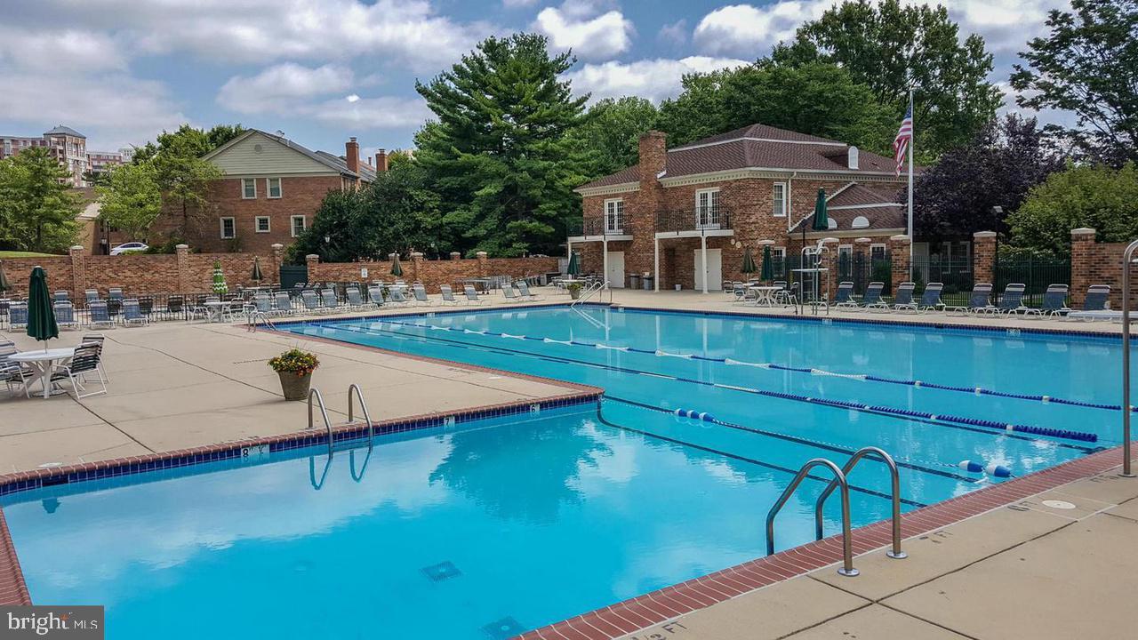 GEORGETOWN VILLAGE - Residential Lease