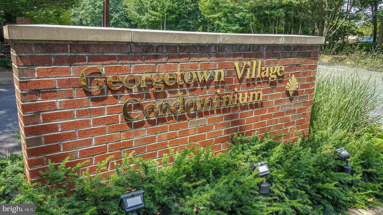 GEORGETOWN VILLAGE - Residential Lease