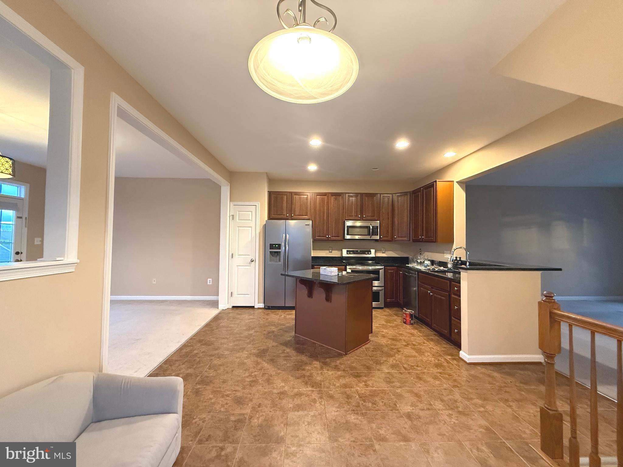 HUNTFIELD - Residential Lease