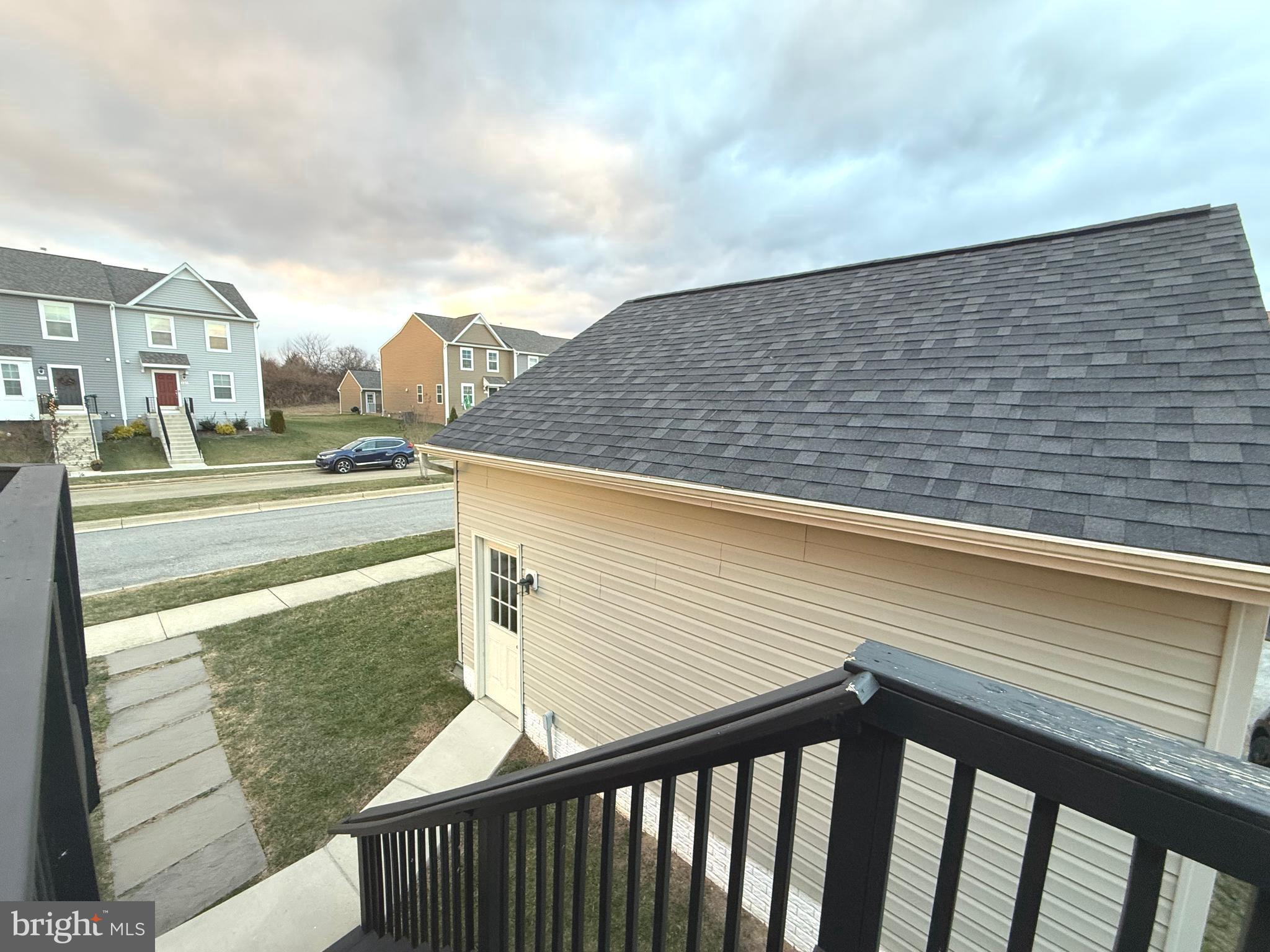 HUNTFIELD - Residential Lease