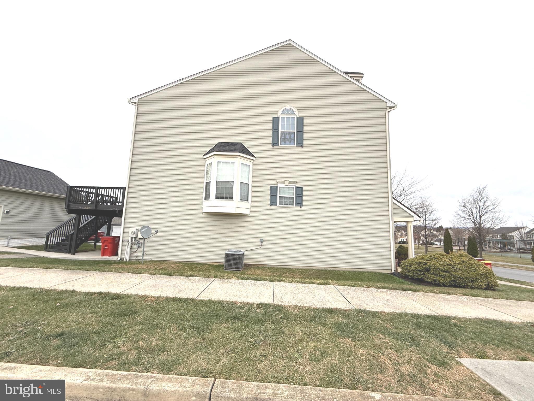 HUNTFIELD - Residential Lease