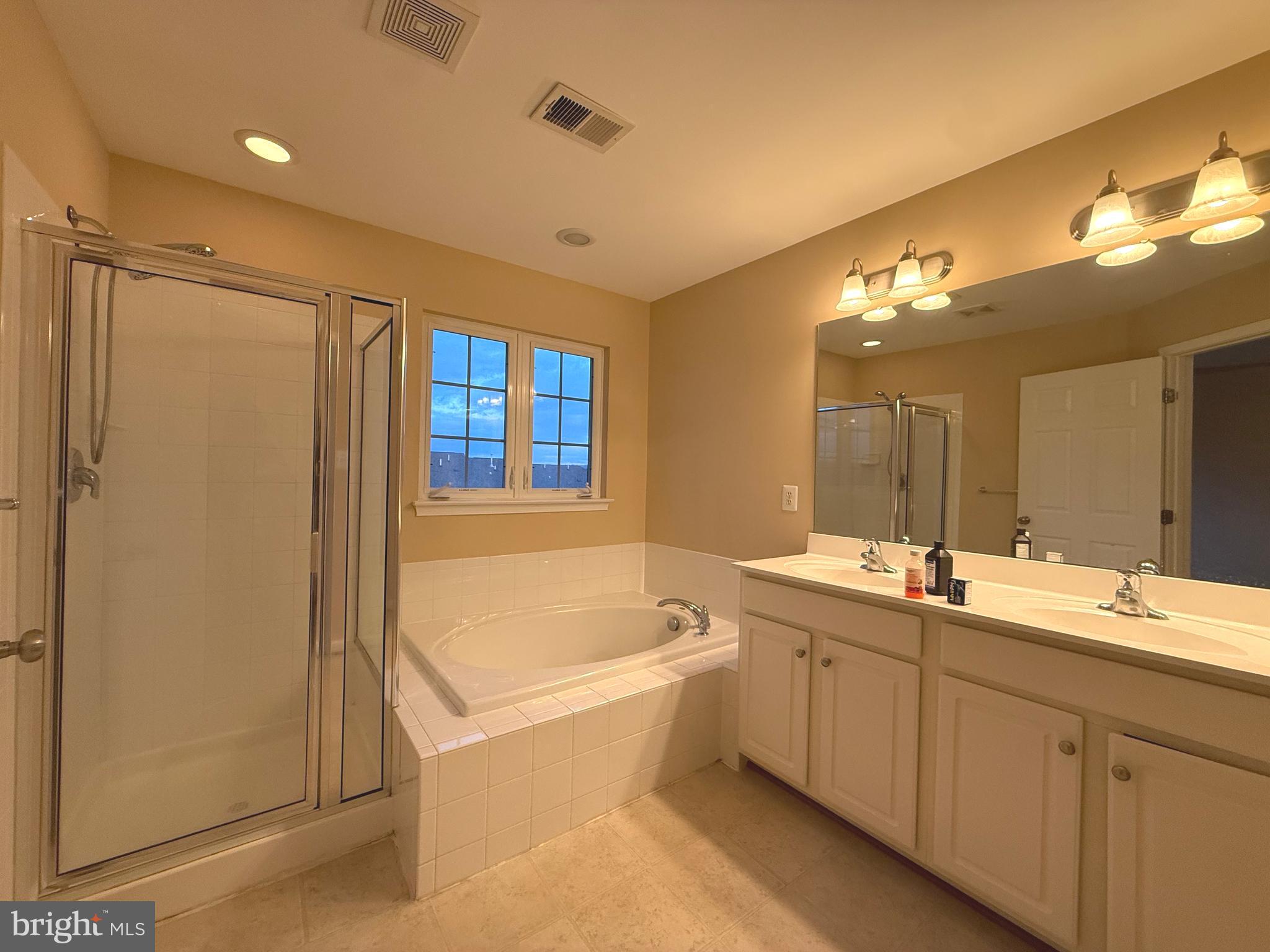 HUNTFIELD - Residential Lease