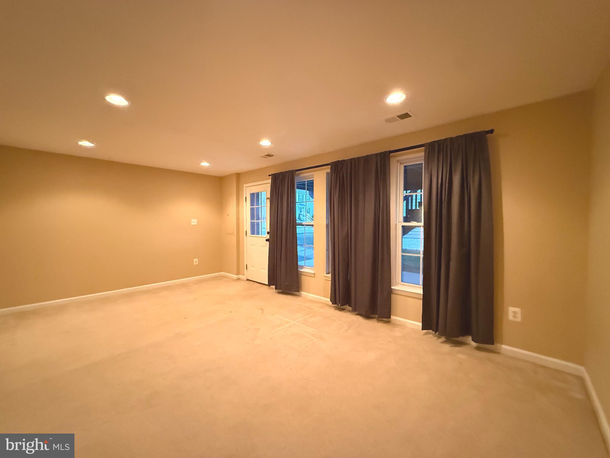 HUNTFIELD - Residential Lease