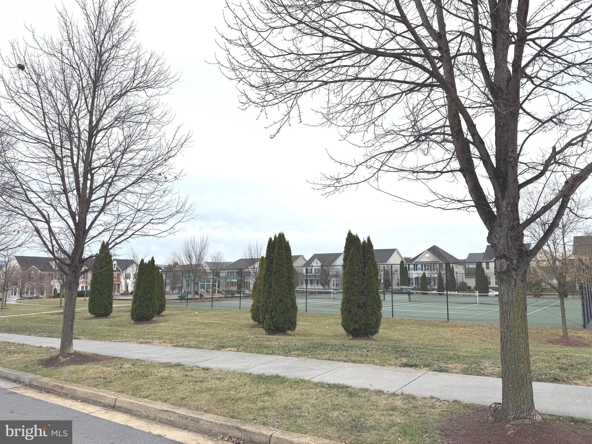 HUNTFIELD - Residential Lease