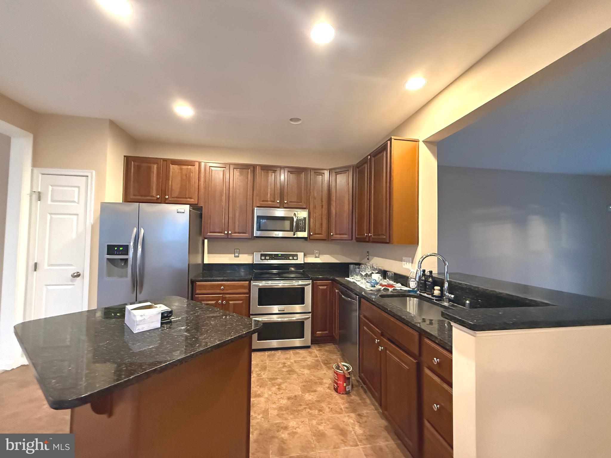 HUNTFIELD - Residential Lease