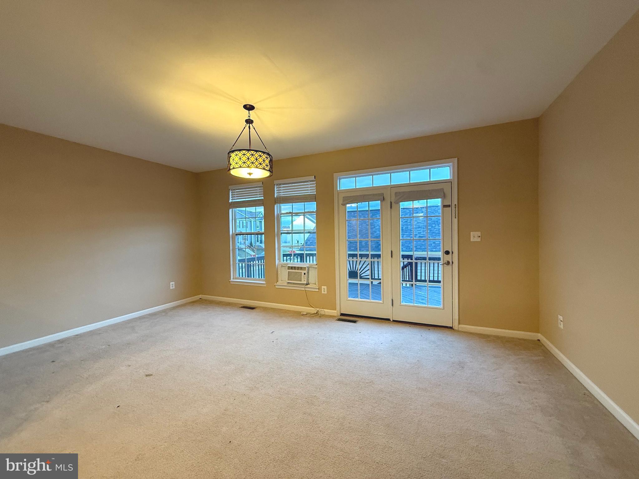 HUNTFIELD - Residential Lease