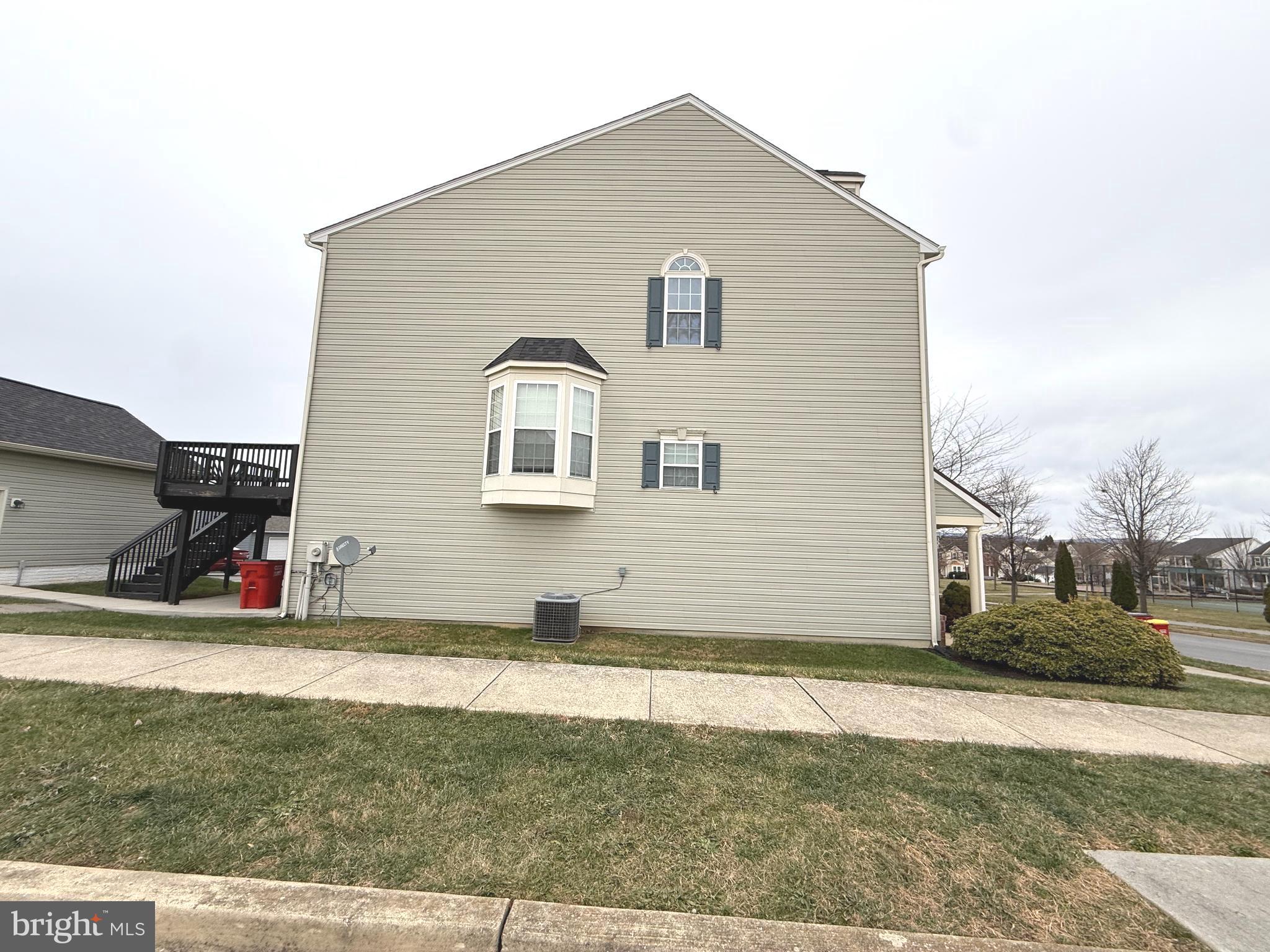 HUNTFIELD - Residential Lease