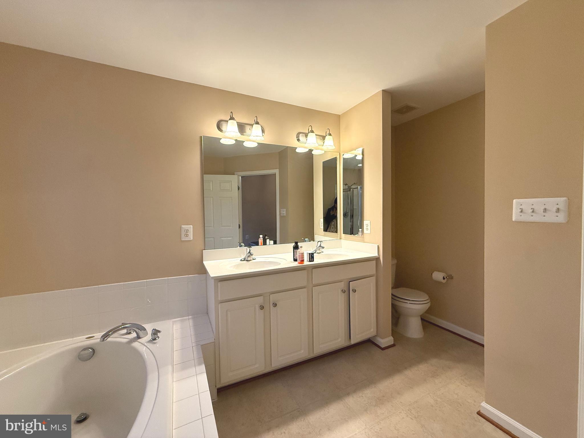 HUNTFIELD - Residential Lease