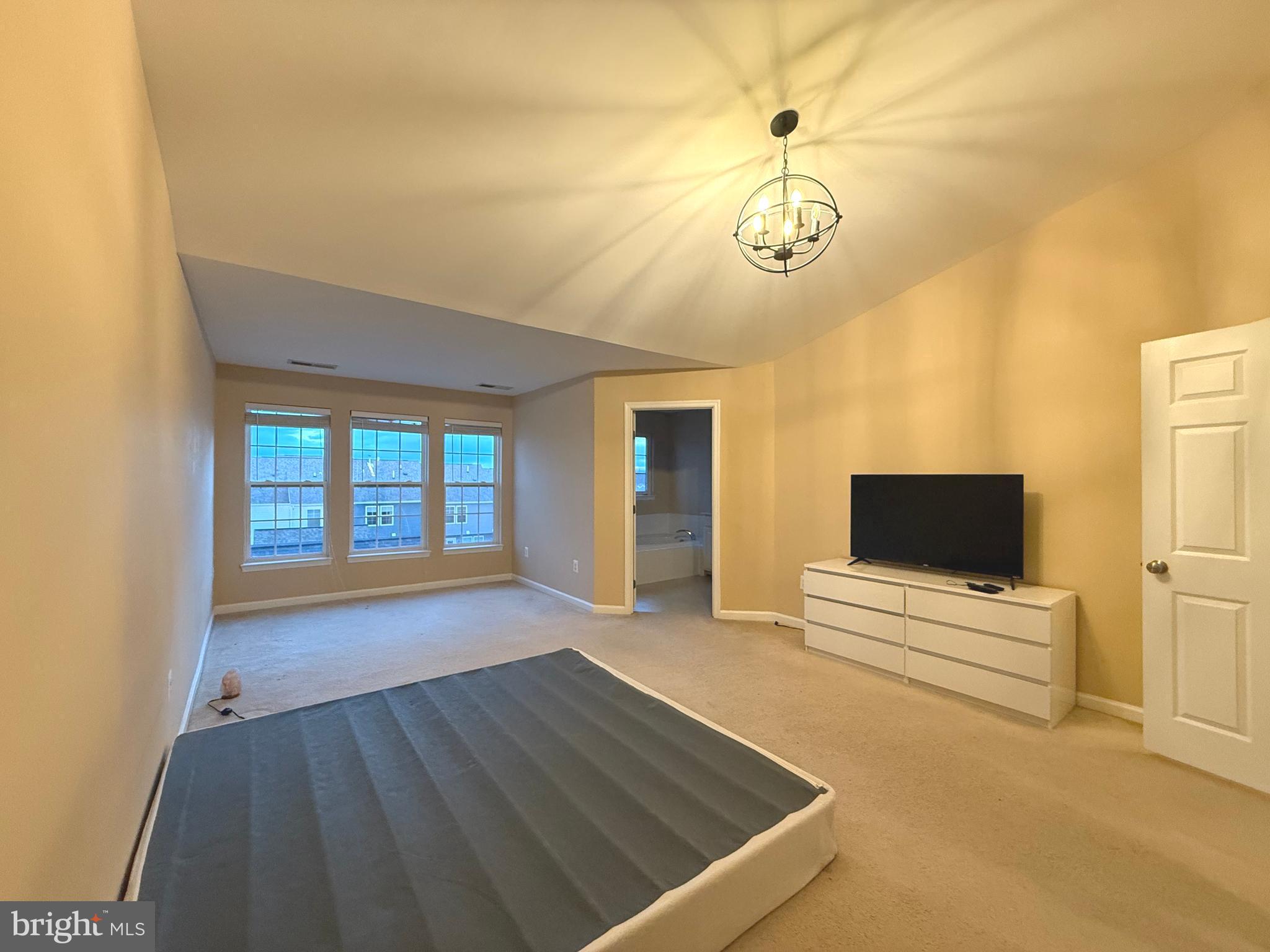 HUNTFIELD - Residential Lease