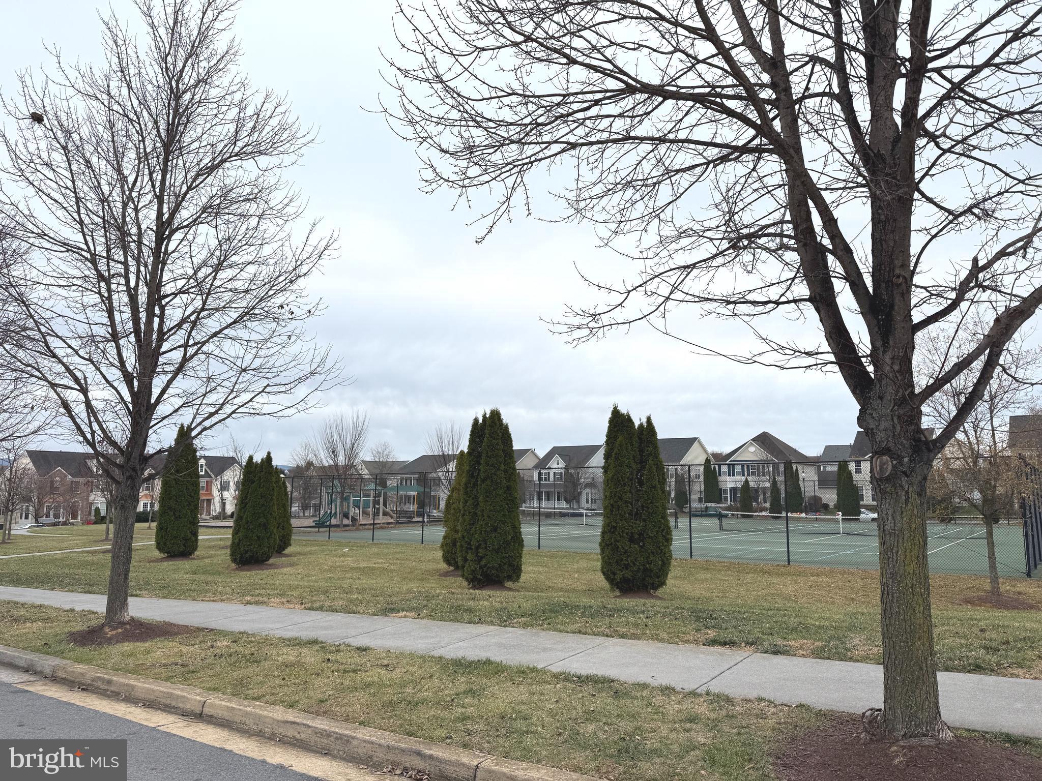 HUNTFIELD - Residential Lease