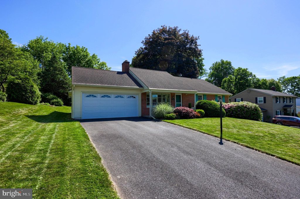 Photo of 1520 Springside Dr, Lancaster, PA 17603 (MLS # PALA2053340)