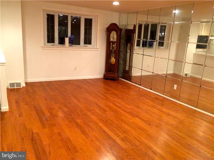 YORKTOWN - Residential