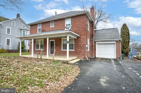 Photo of 33 BLUE ROCK RD, MILLERSVILLE, PA 17551 (MLS # PALA2030168)